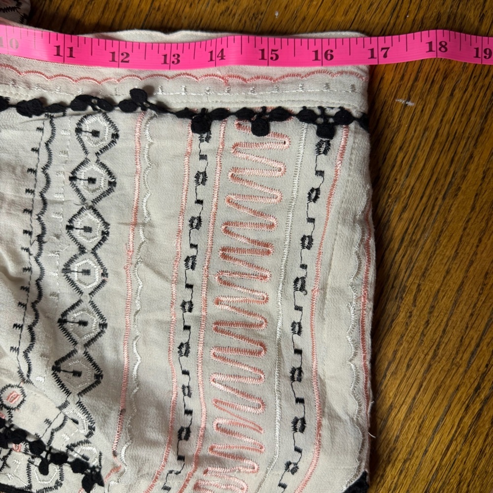 Gypsy 05 Ivory Bohemian Lightweight Shorts with Pink and Black Accents Size L - Picture 5 of 5